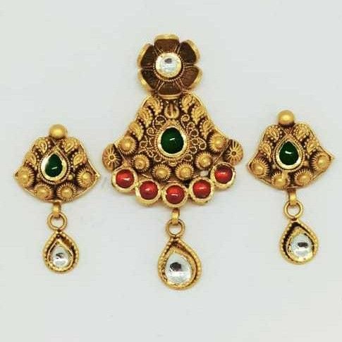 22 KT Gold Antique Pedant Set