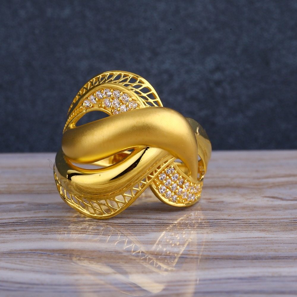 Trendy Two-Tone Curved 22k Gold Ring – Andaaz Jewelers