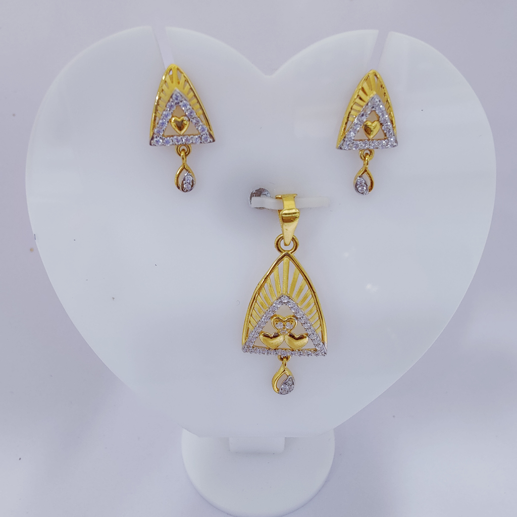 22k Gold Exclusive Triangle With Heart Pendant Set