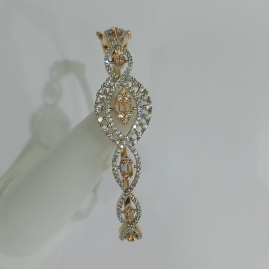916  Gold Elegant Design Halllmark Bracelet 