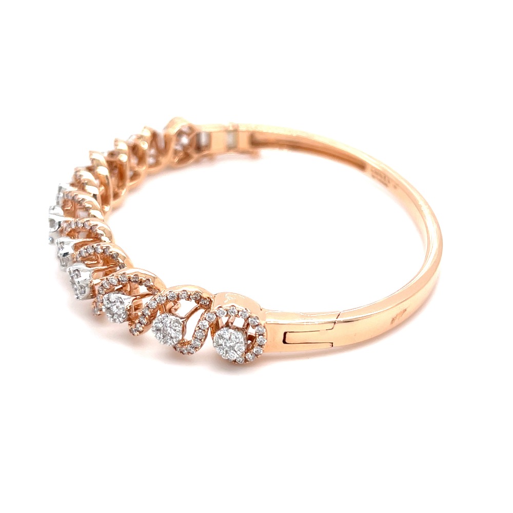 Atemberaubend Diamond Bracelet in a Swirling Design