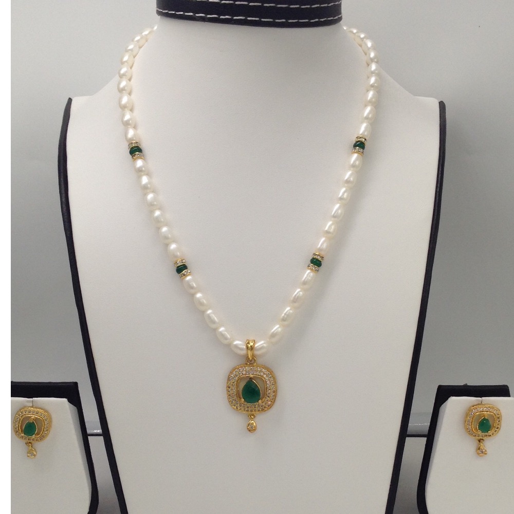 White;green cz pendent set with oval pearls mala jps0020