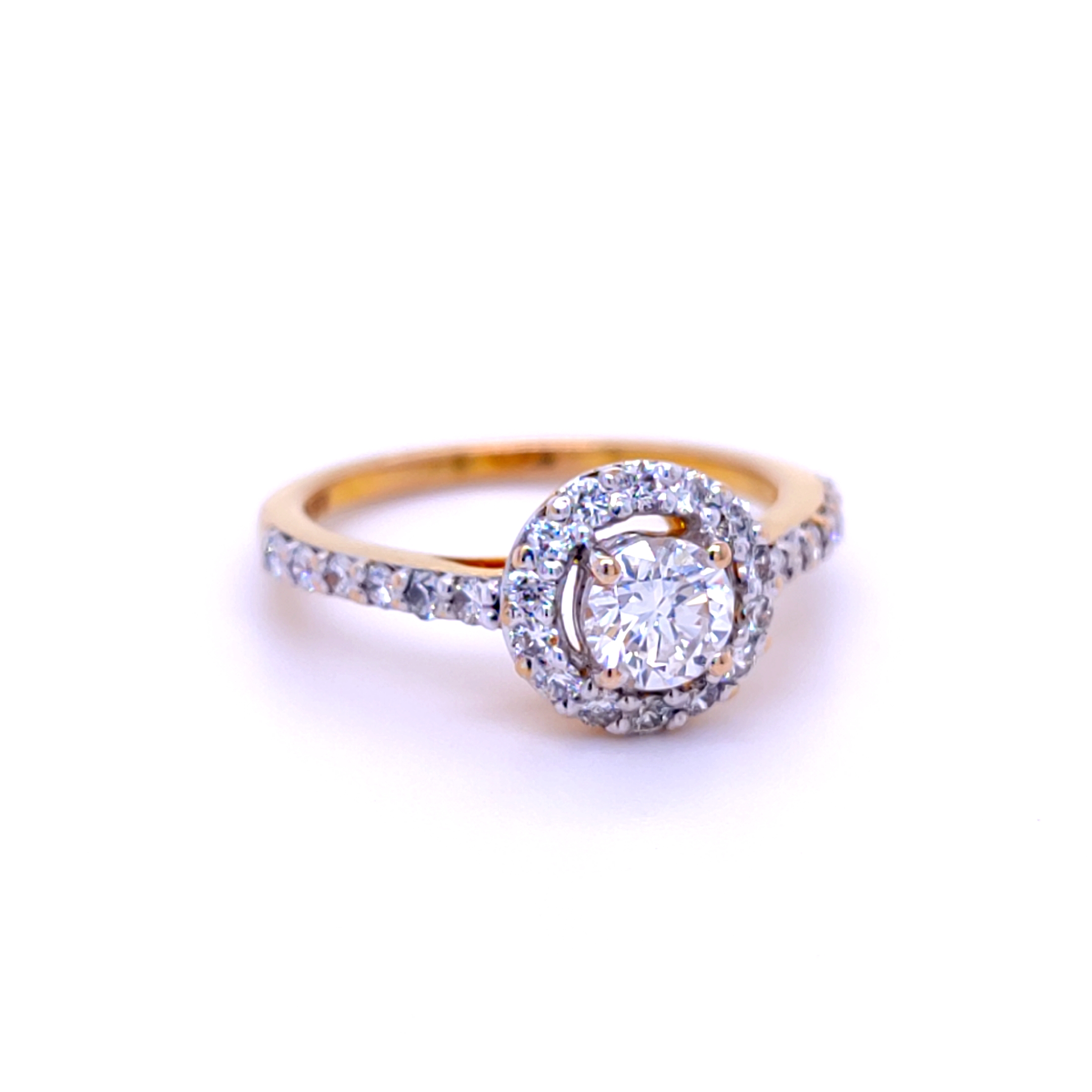 Beautiful solitaire diamond engagement ring in 18kt gold