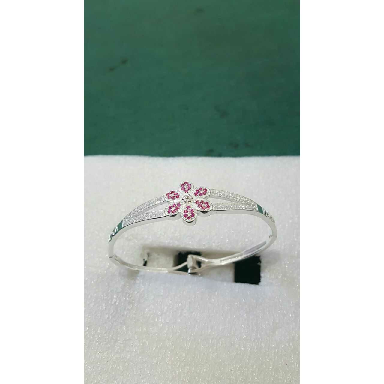 Ladies Kada Bracelet With Micrositting Colorful Dimond Ms-1728