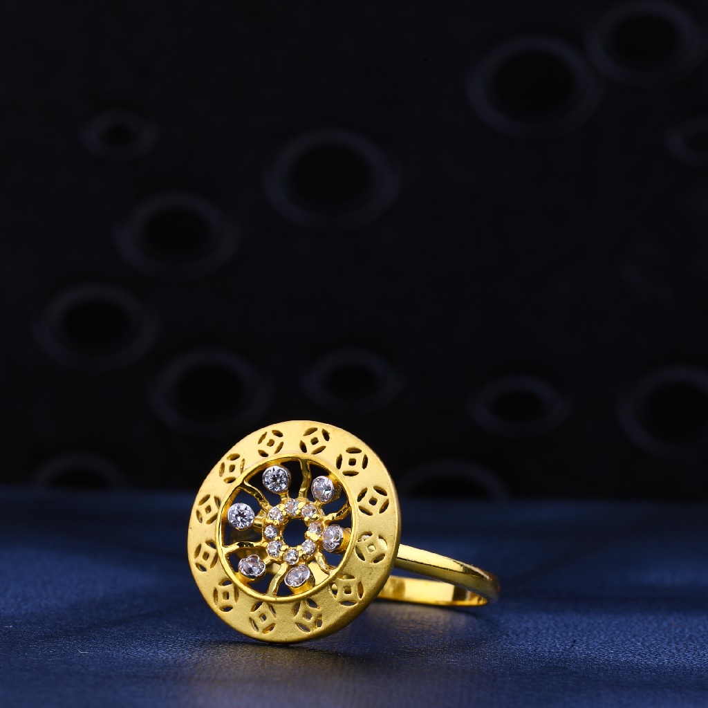 22kt Gold Round Shape Designer Ring LR17