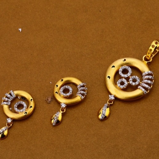 22 carat gold ladies pendants set R-PS986