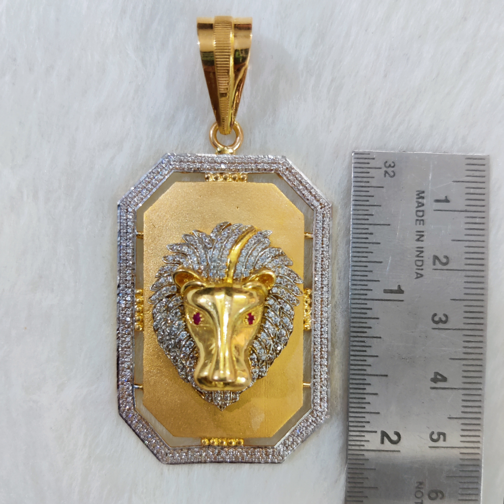 916 Gold Fancy Gent's Lion Face Pendant
