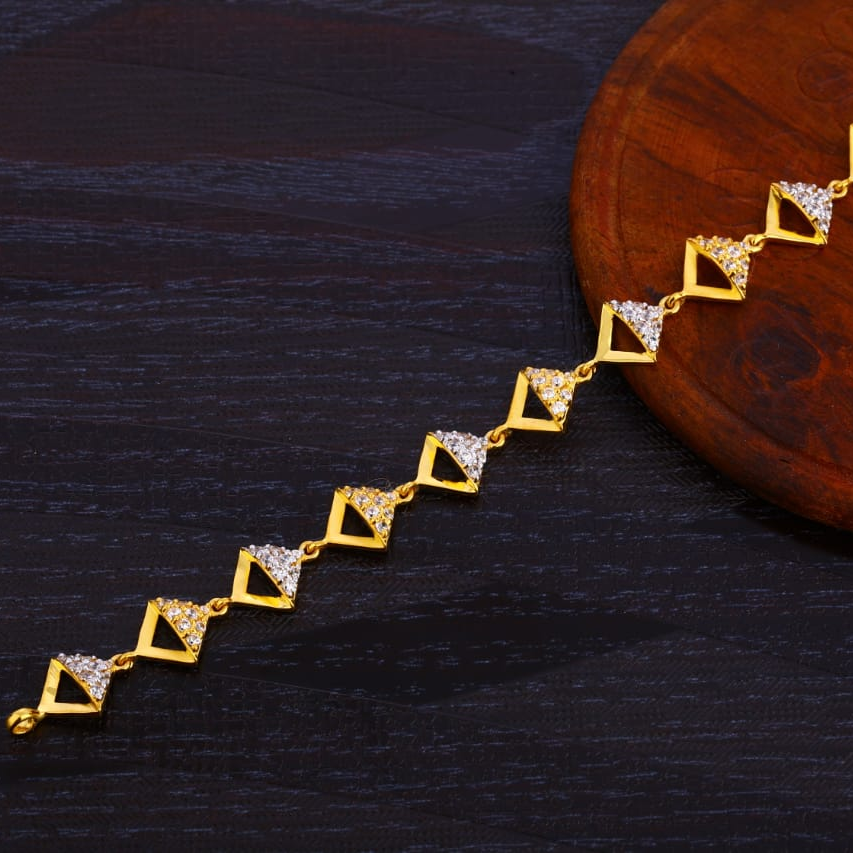 916 Gold Ladies Hallmark Delicate Bracelet LB370