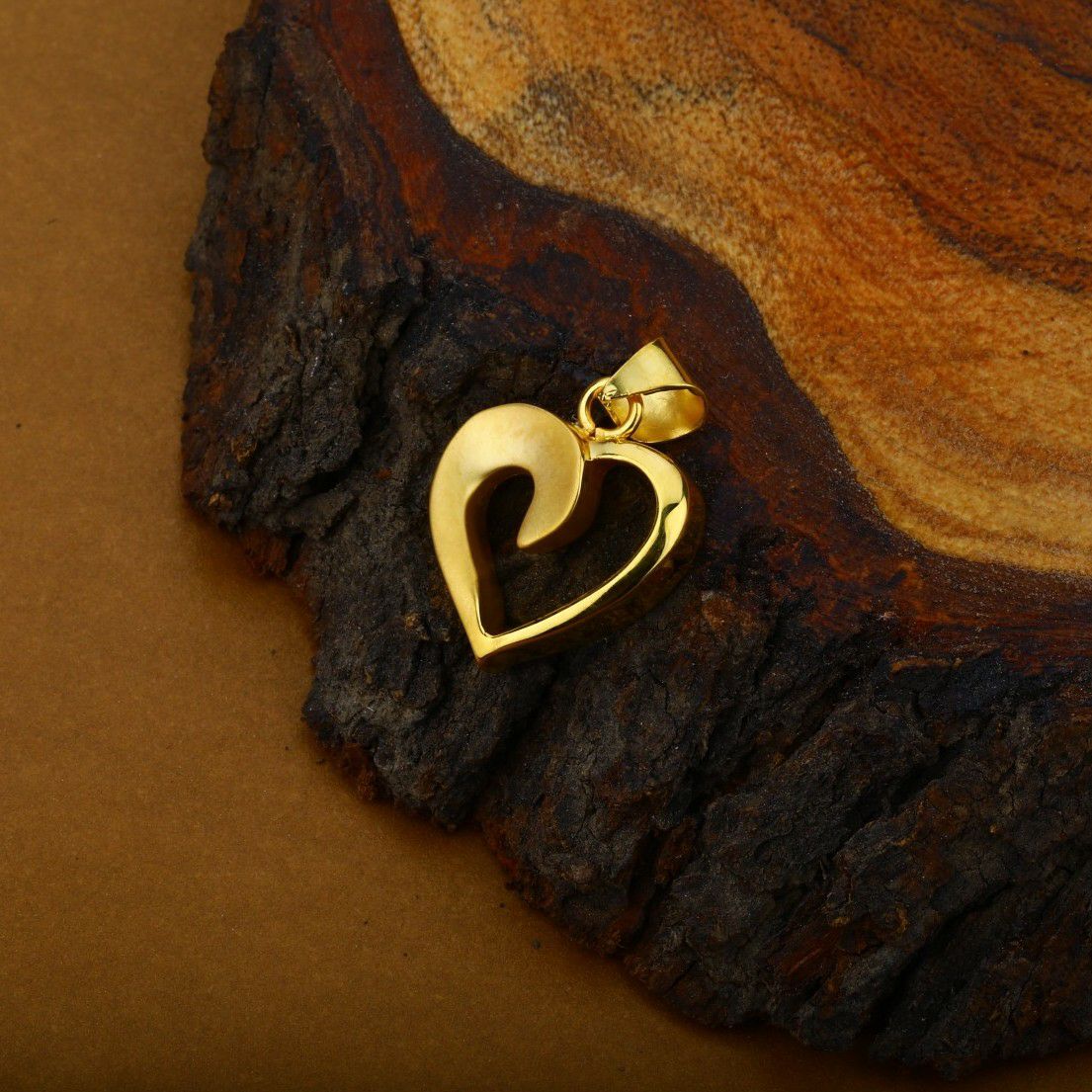 Gold Exclusive Heart Design 18K Hollow Pendant-HLP08