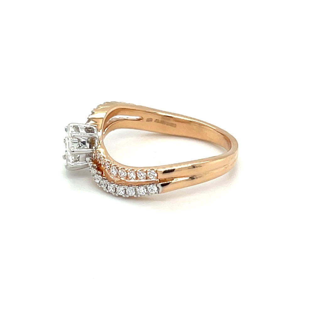Eva Round With Wave design Diamond Ring