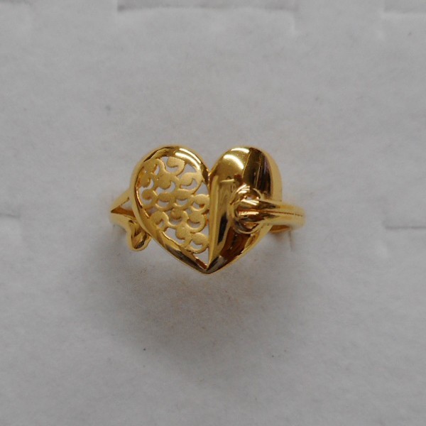 22 kt gold casting ladis ring
