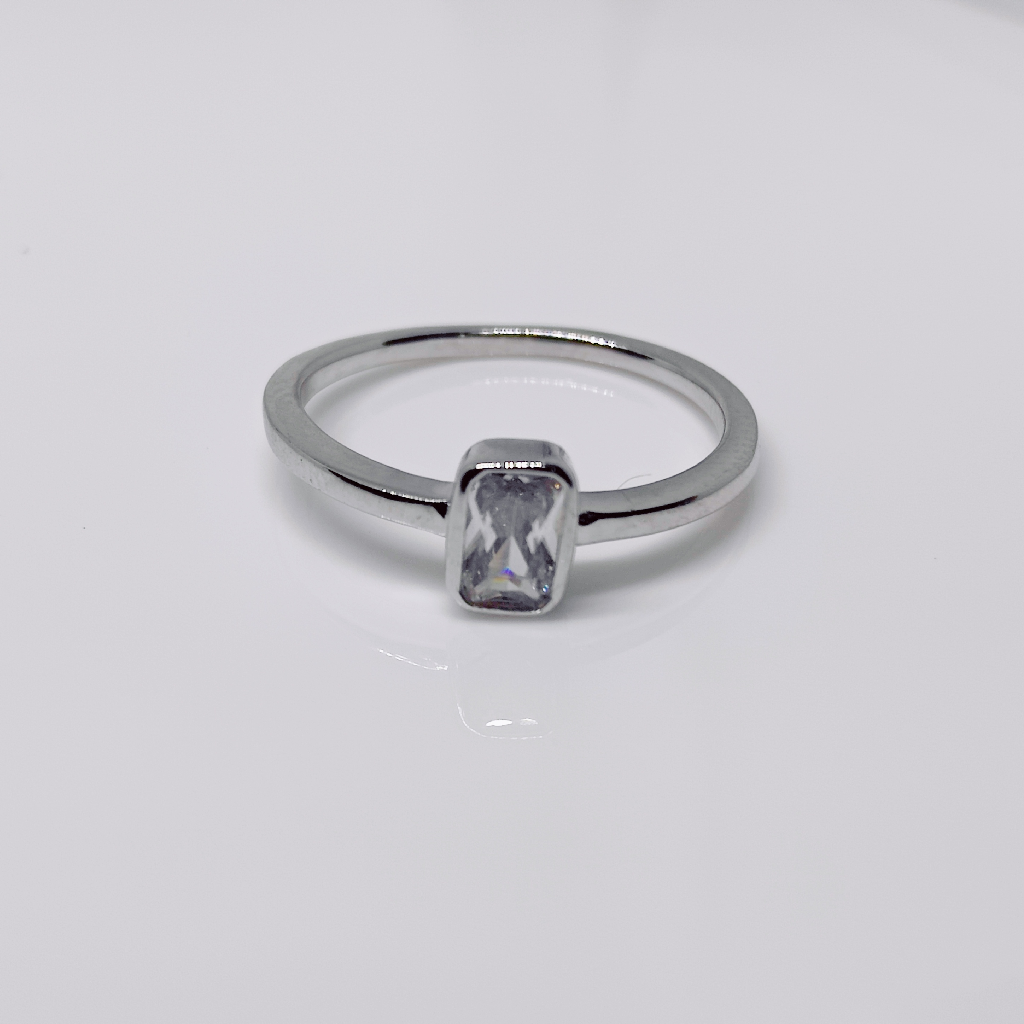 92.5 Sterling Silver Soliter Dimond Ledies Ring