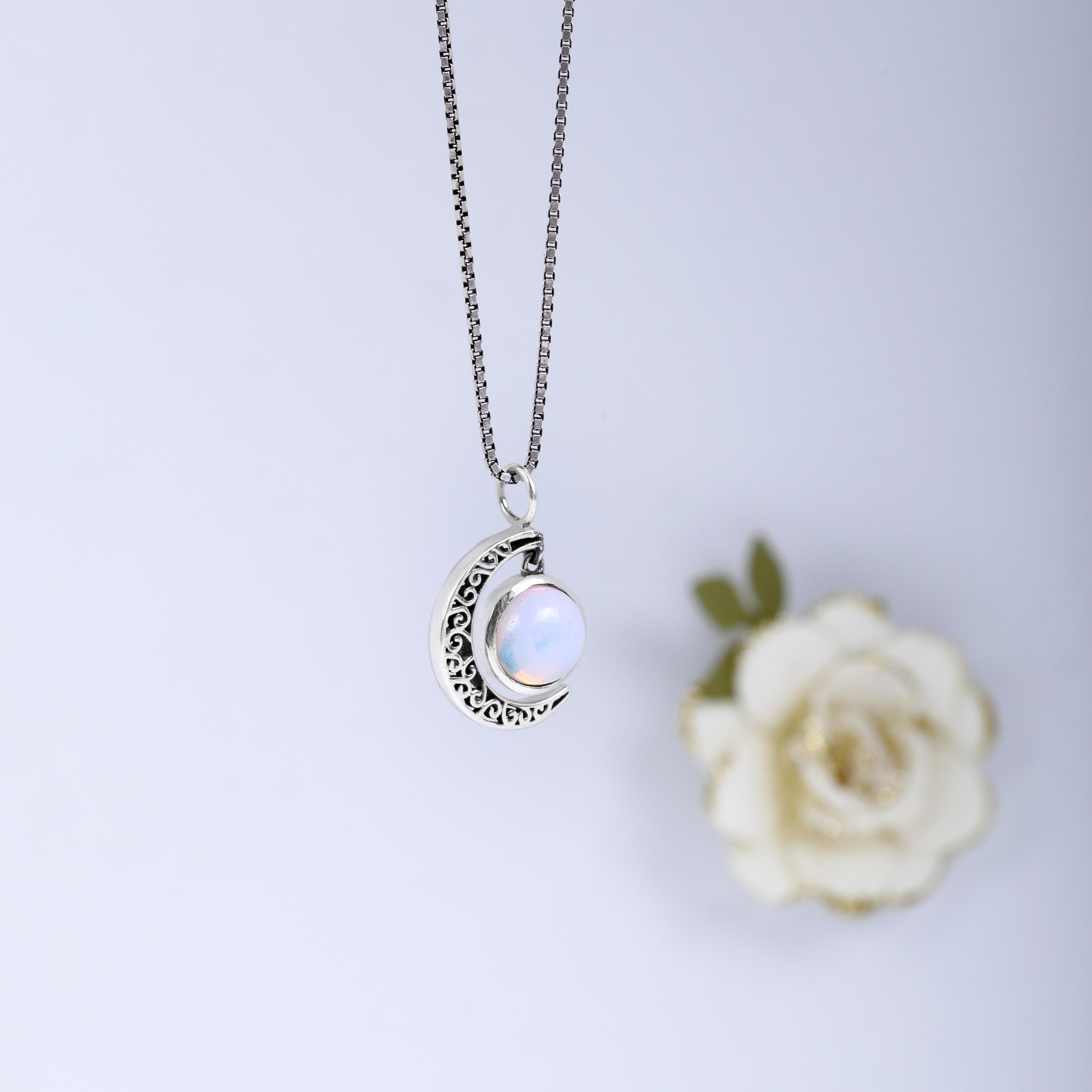 Ru.アクセサリーxxmさま Manufacturer of Oxidised silver moonstone crescent pendant