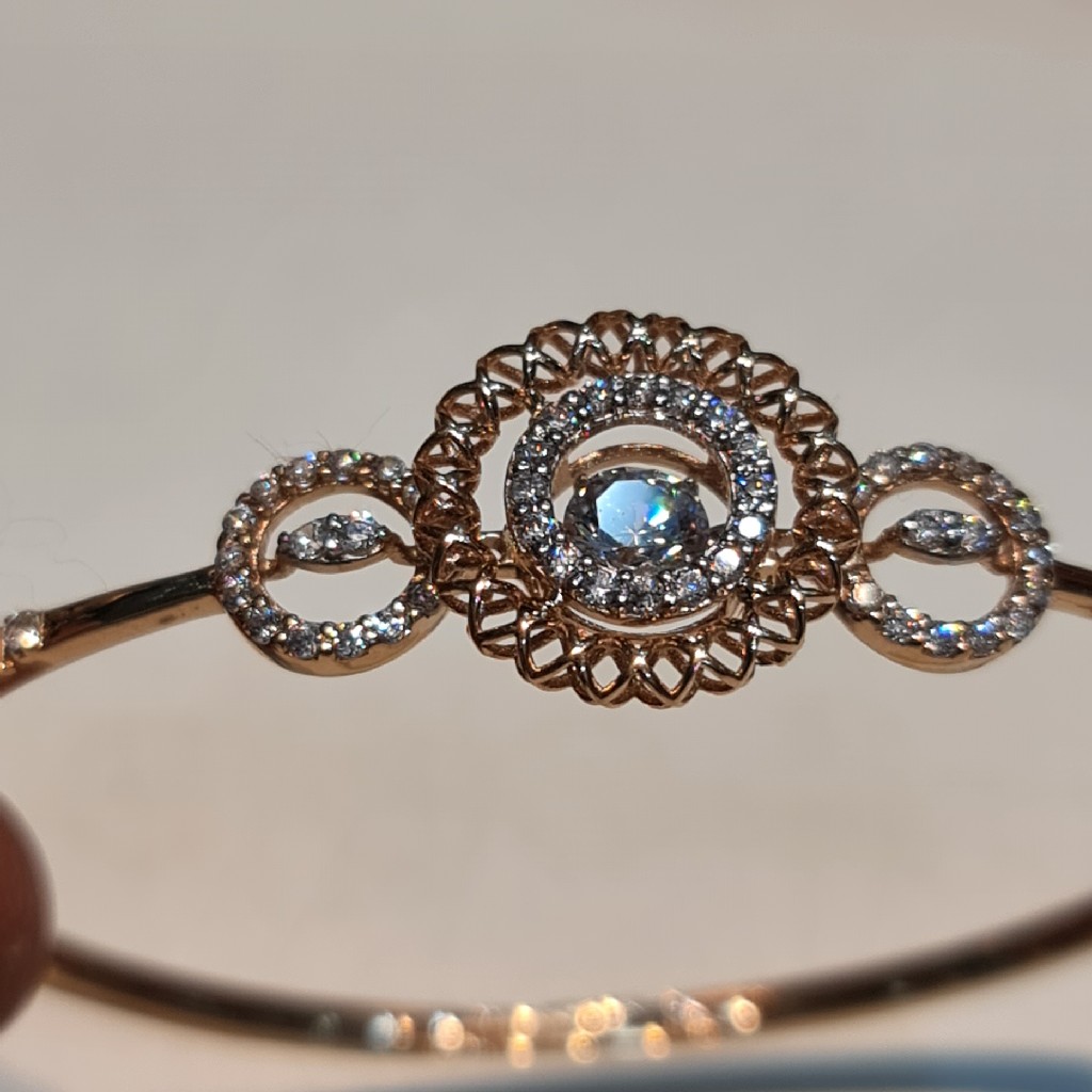 18 KT HALLMARK ROSE GOLD DANCING KADA