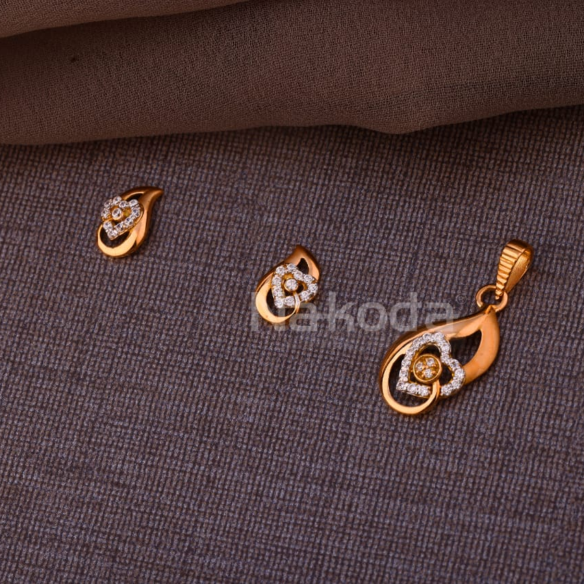 750 Rose Gold Ladies Designer Pendant Set RPS180