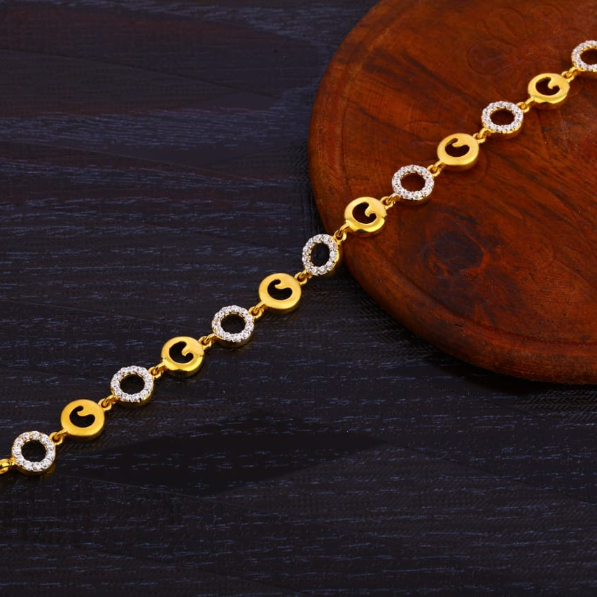 916 Gold Ladies Hallmark Classic Bracelet LB368