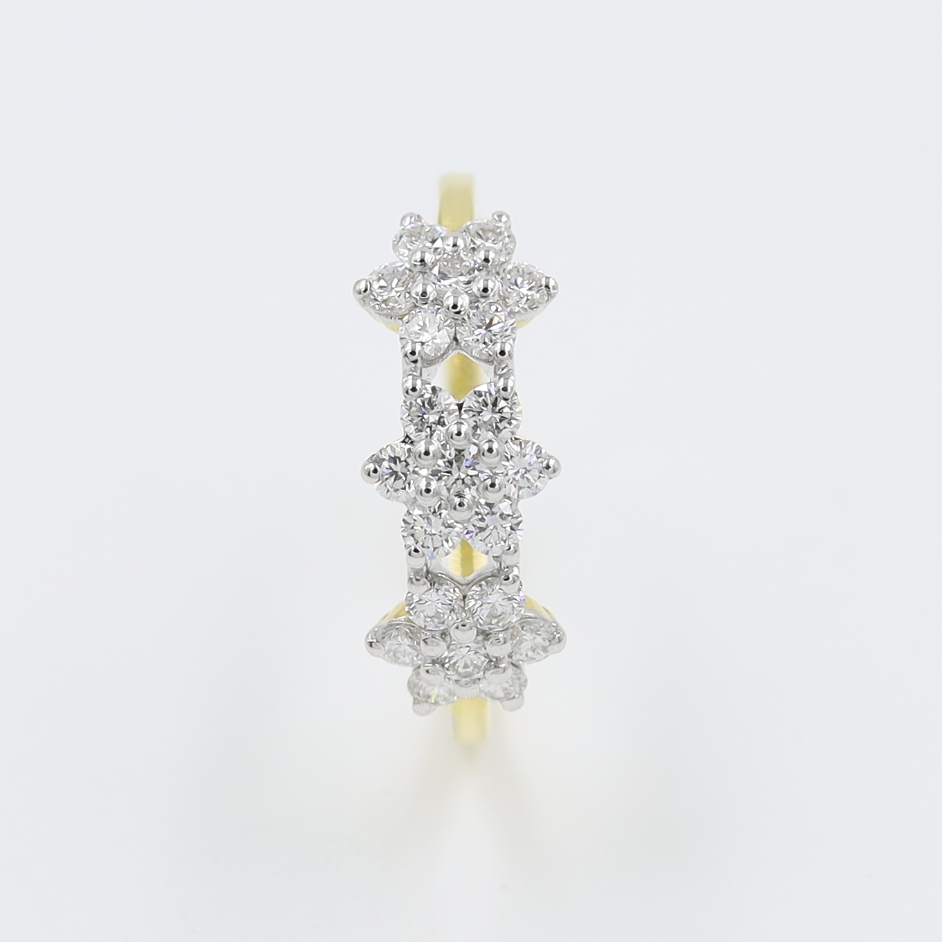 14Kt Yellow Gold Daimond Ring with Stars Beautifully Studded With Natral Diamonds