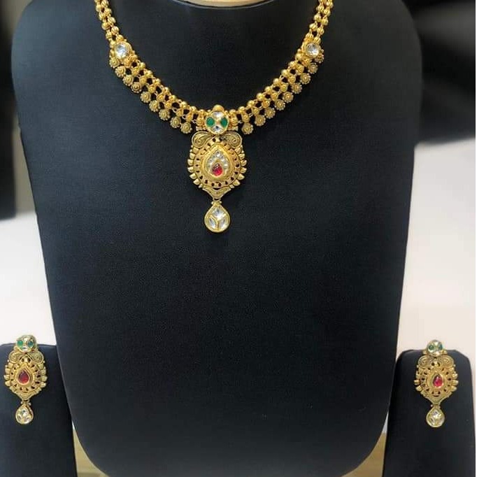 916 Gold Hallmark Kundan Necklace Set 