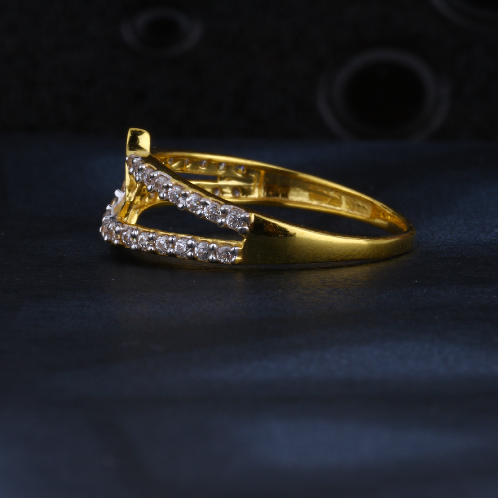 22CT Gold  Women's Gorgeous CZ Ring LR1453