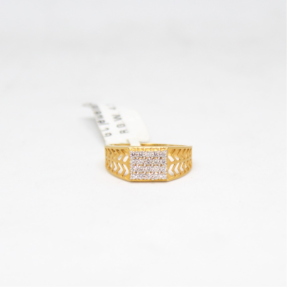 916 Hallmark Gold Diamond Ring