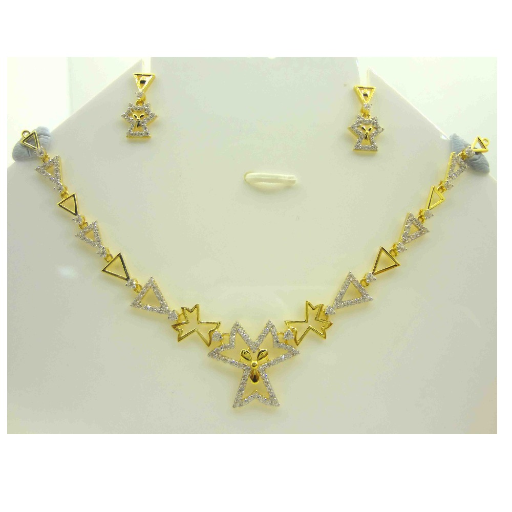 18 kt yellow gold cz diamond triangle kadi pattern necklace