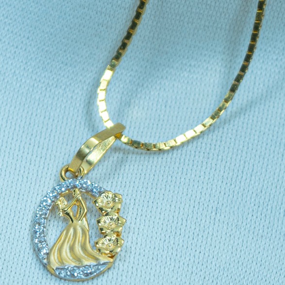 916 Gold Couple Pendant p18-579