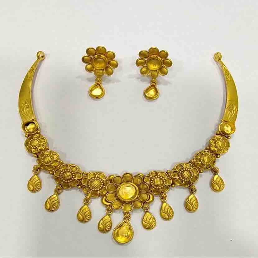 Plain Gold Temple necklace