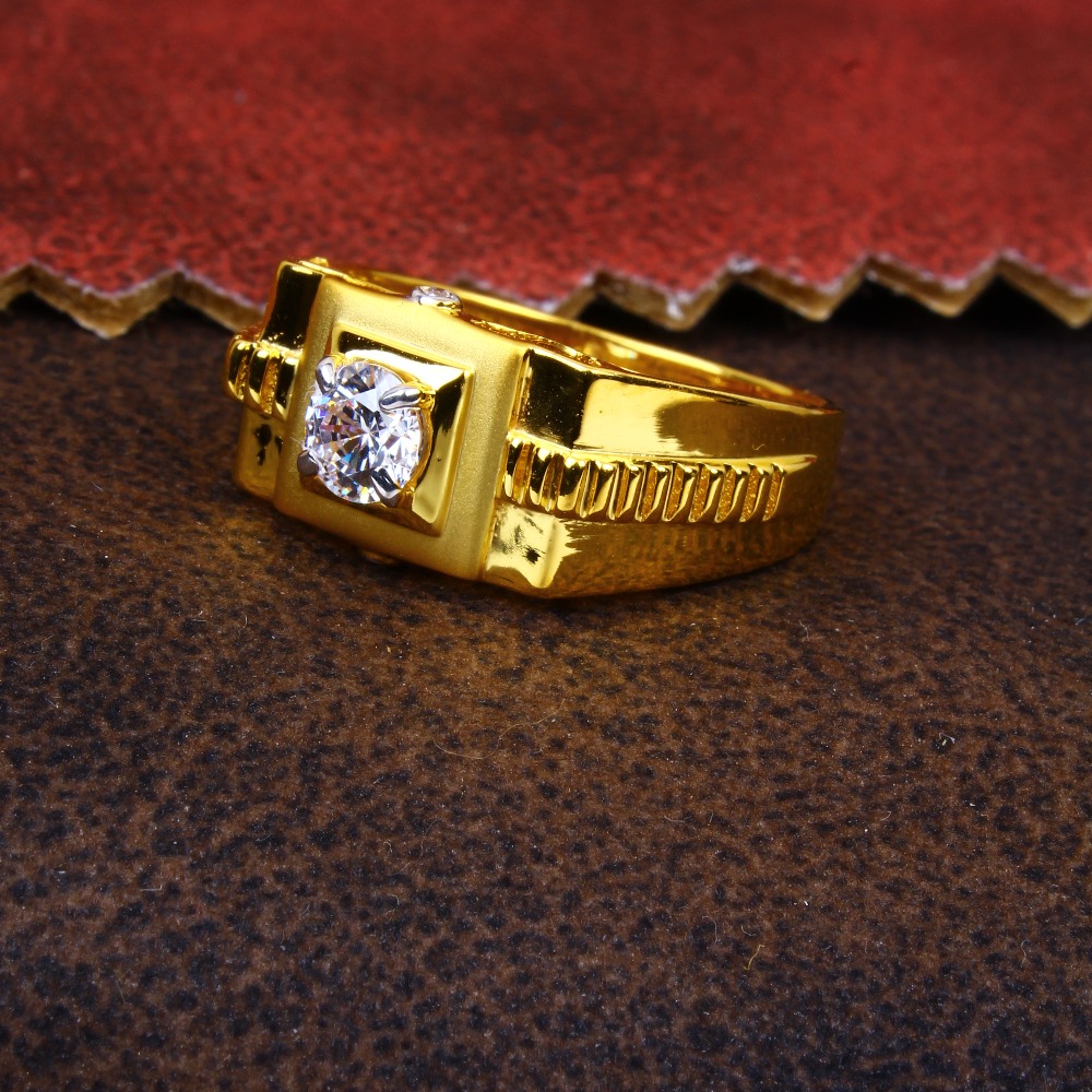 gold square round  diamond Ring 133