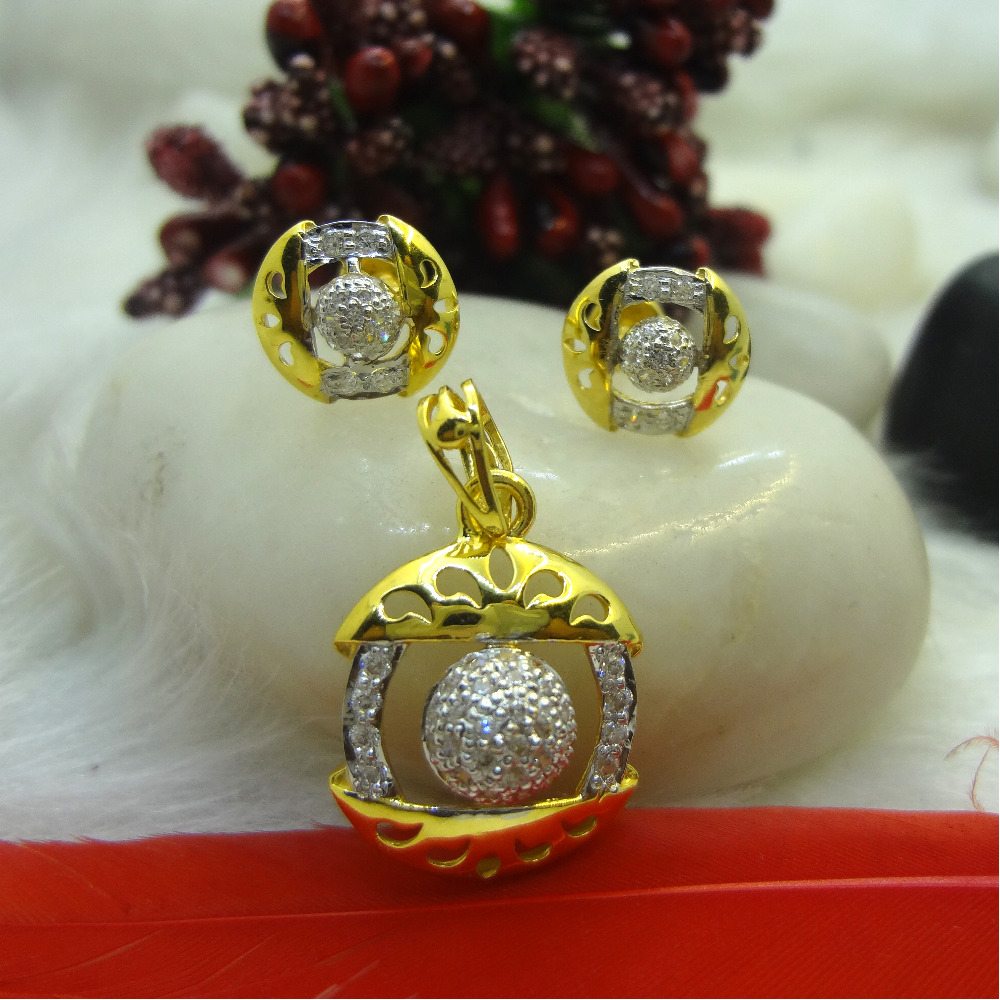 half circular cz diamond 22kt gold pendant set