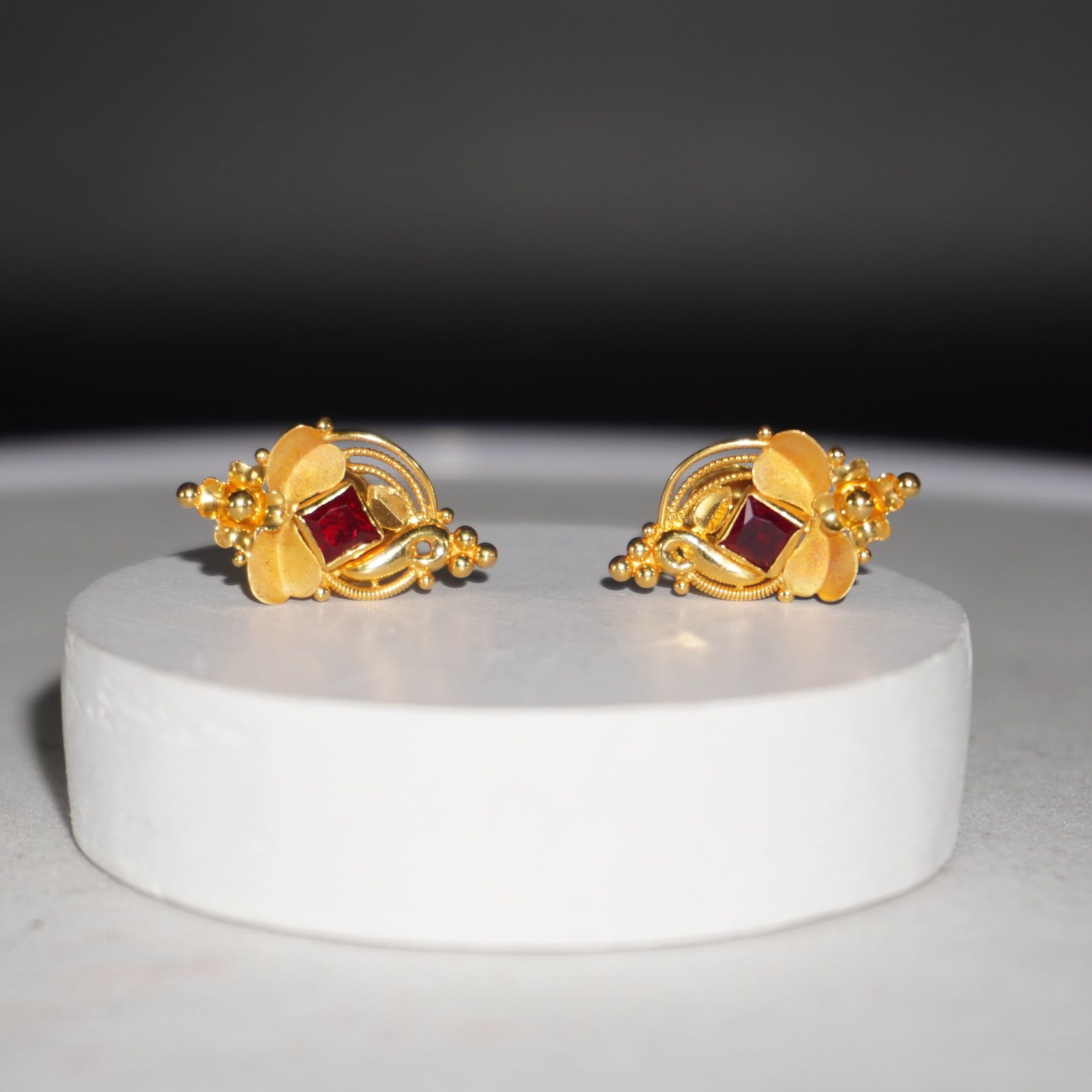 22k Gold Handmade Earrings 10R768