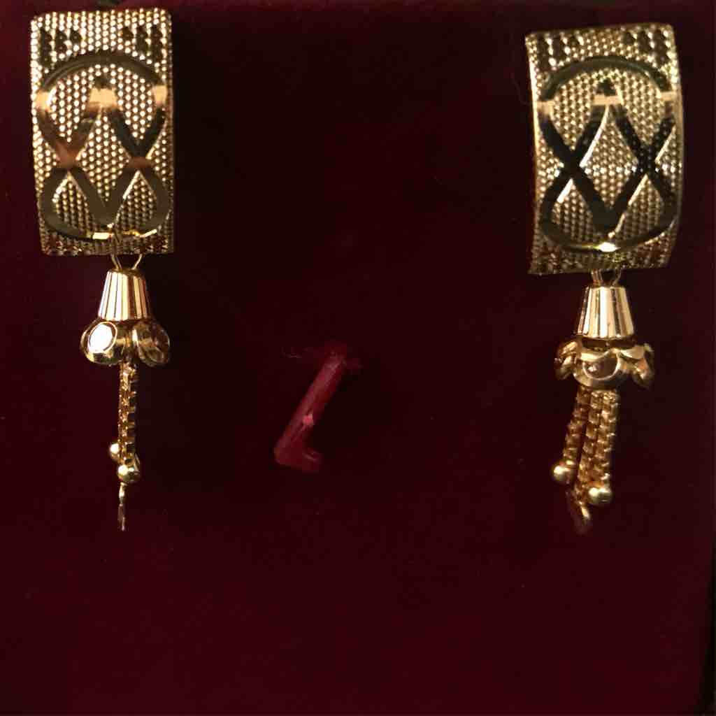 916 plain gold earrings for bride on her wedding