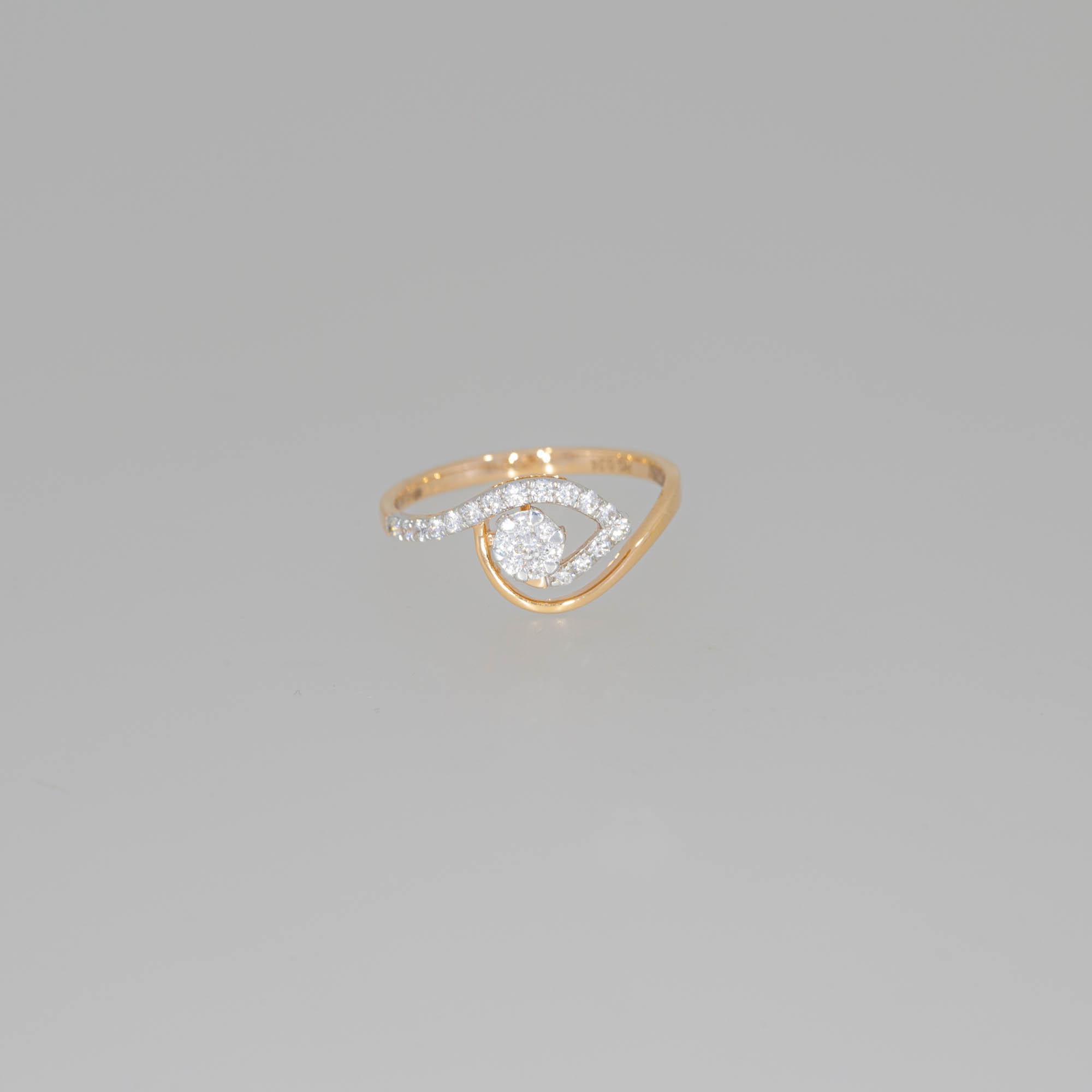Stylish 18ct Diamond Ring