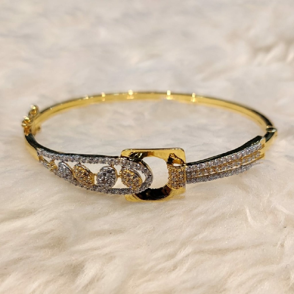 18 carat fancy diamond bracelet