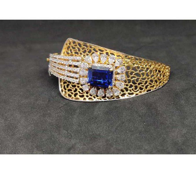18k Exclusive Ladies Italian Kada