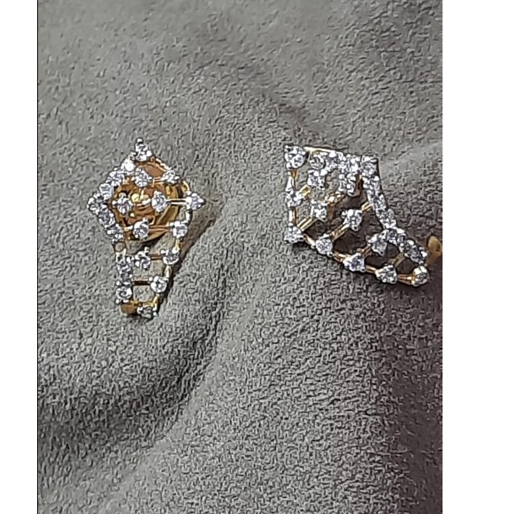 18 KT rose Gold Attractive Earring For Women SDJ-2541
