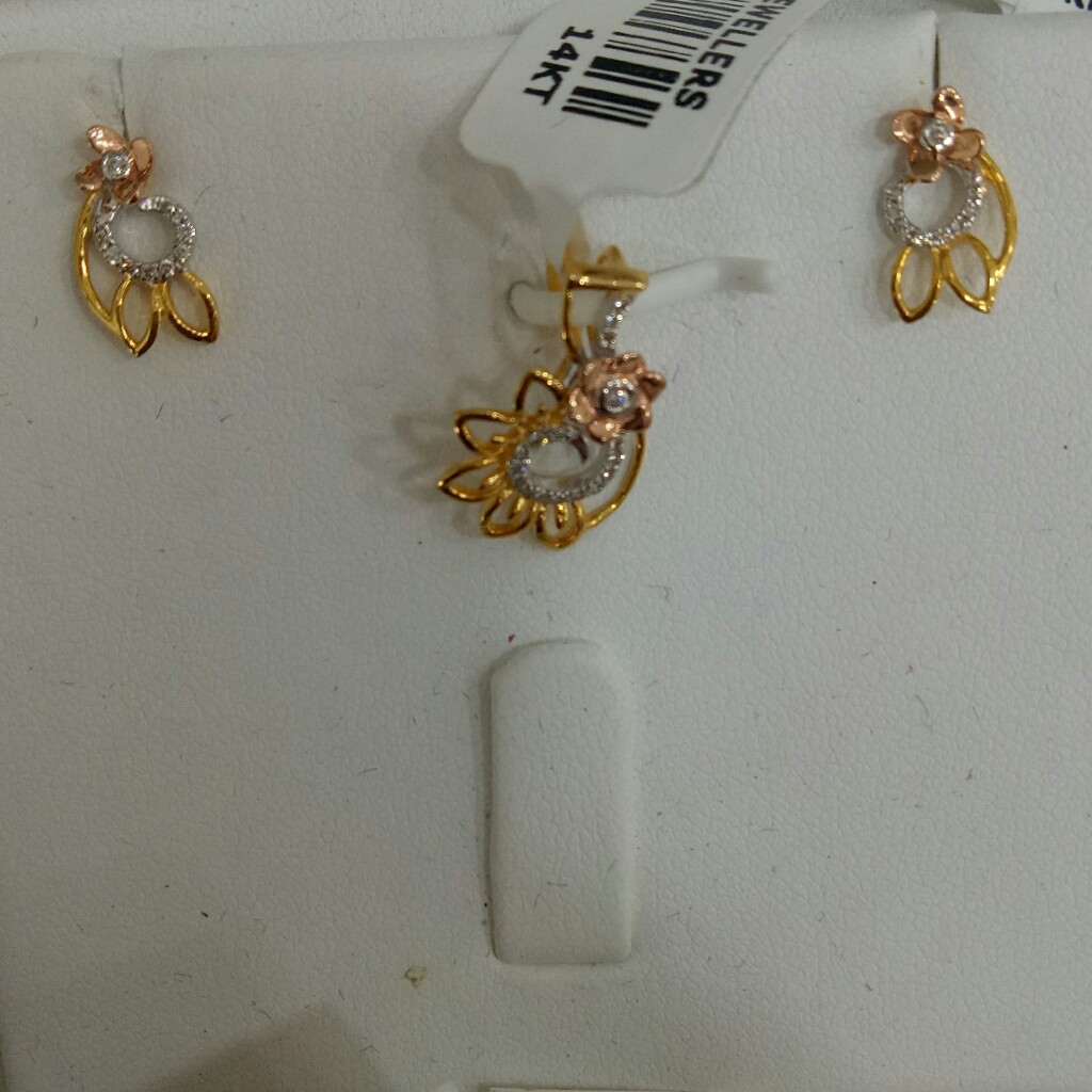 Real diamond pendant set