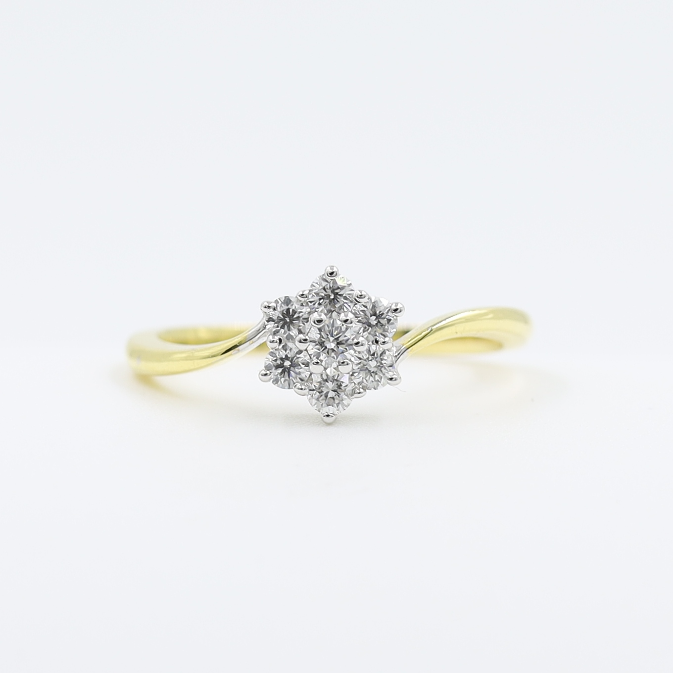 Striking Bold Gold And Real Diamond Finger Ring