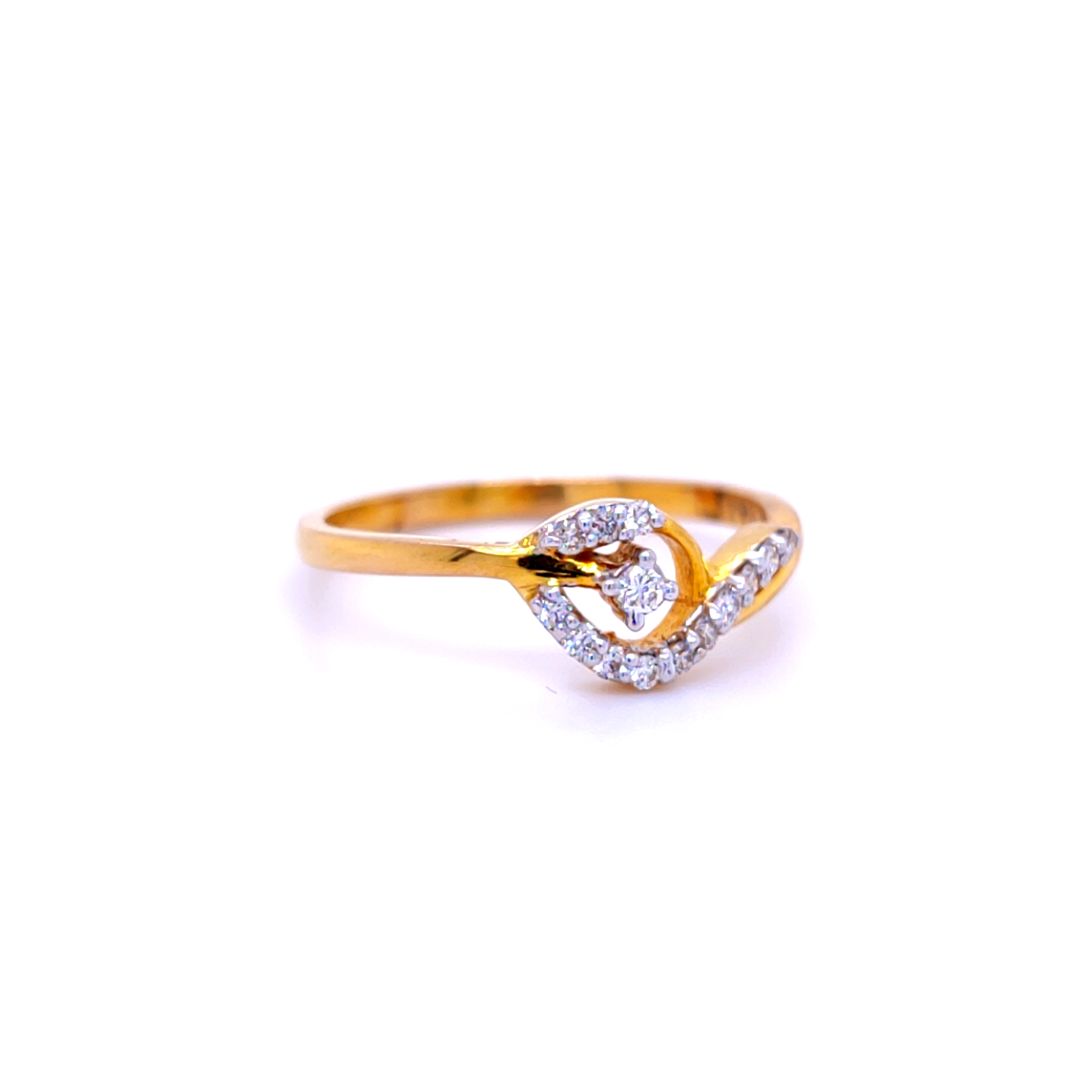 Gorgeous seashell diamond ring in 18 kt