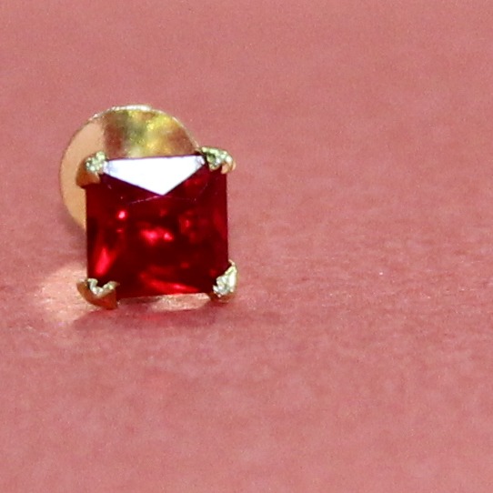 18KT Gold Red Color stone Square Casual wear Earring for Universal