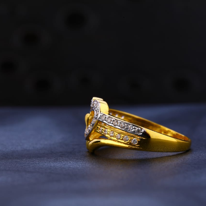 916 Gold Hallmark Ladies Ring LR1273