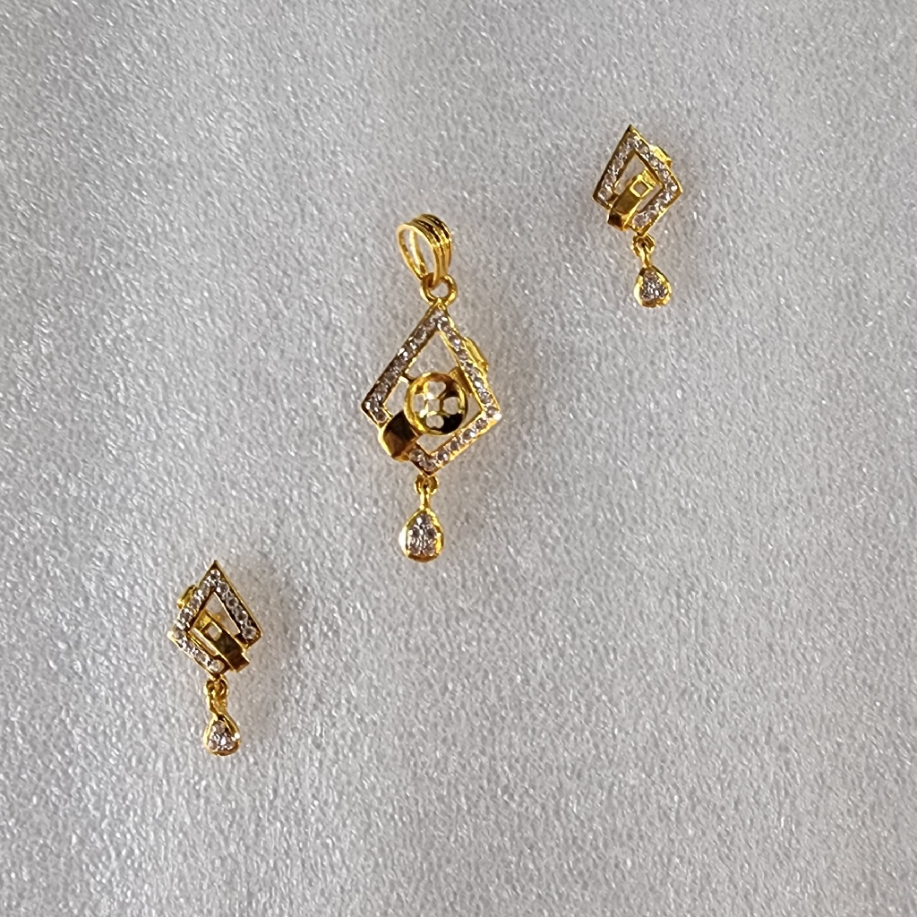 916 Gold Unique Kasthin Pendant Set