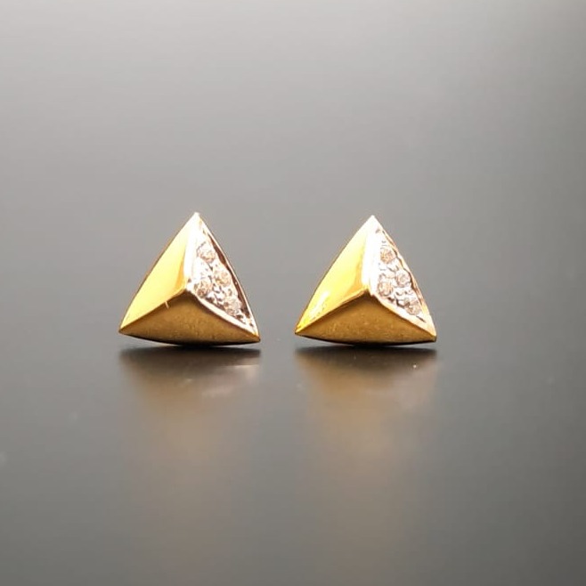 18 ct gold earrings for tringle shape