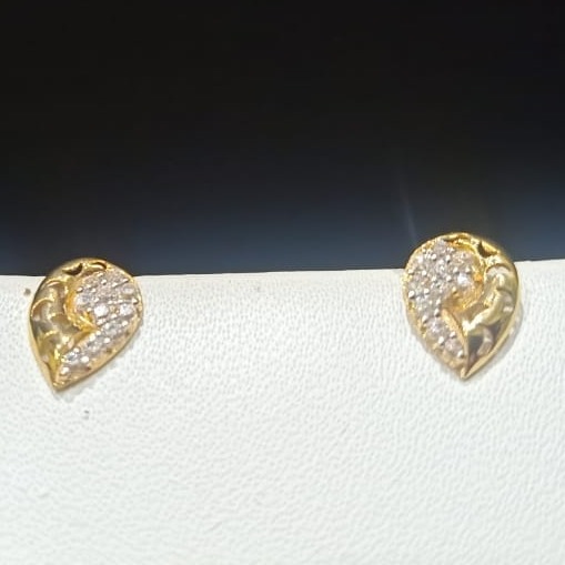 Buy quality 18CT Gold Hallmark Leaves Small Design Earring in Vadodara