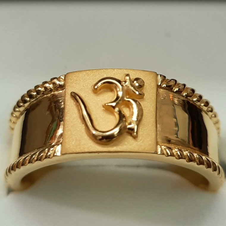 916 Gold Fancy Gent's Om Ring