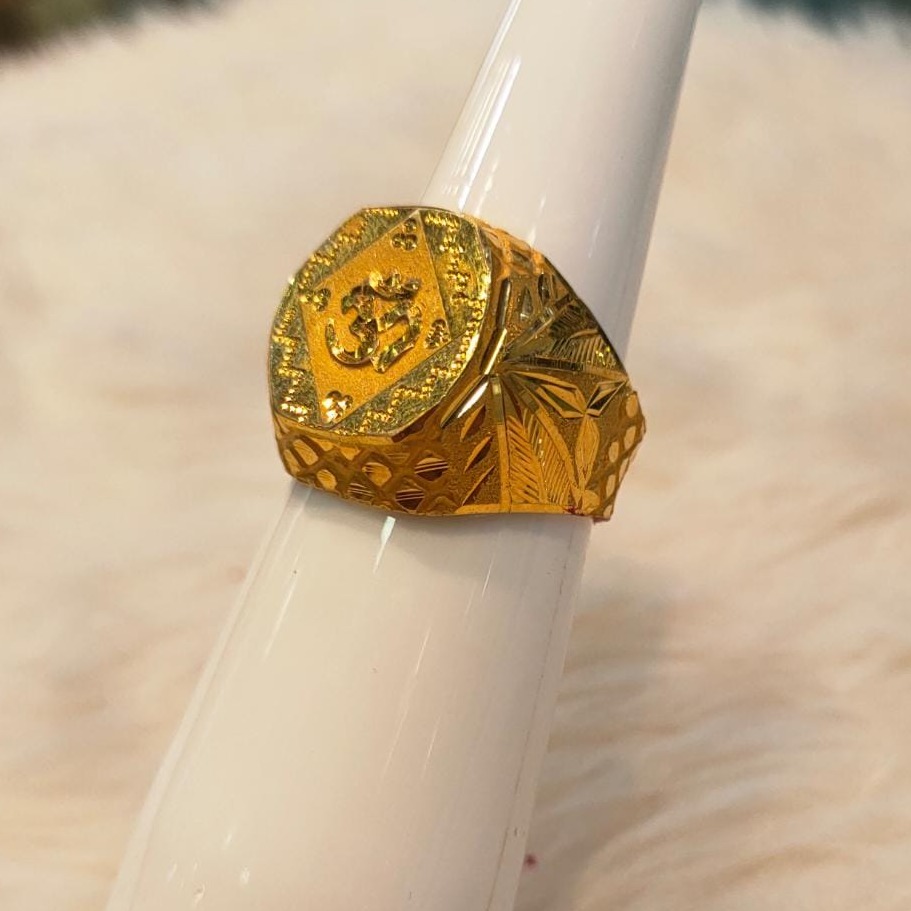 22kt gold hallmarked om design ring