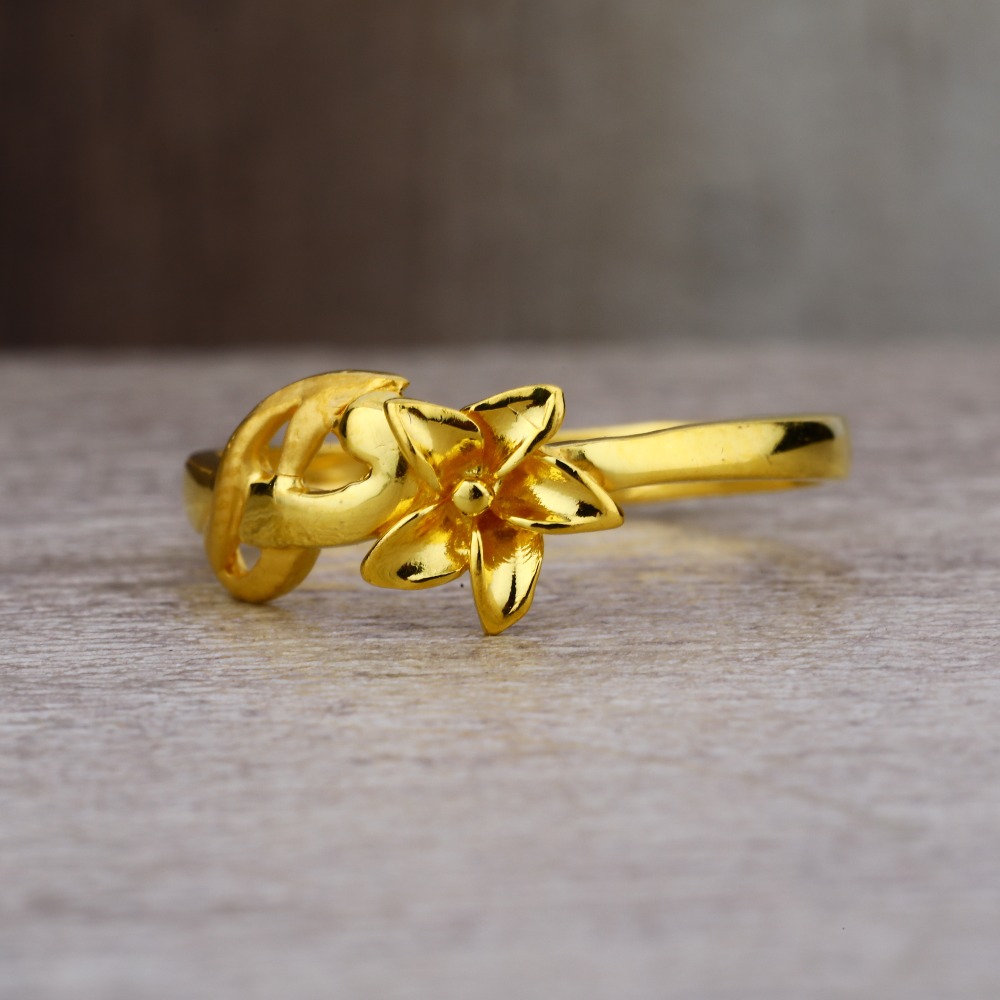 Overeenkomstig met ik betwijfel het maart Buy quality Ladies 22K Gold New Flower Design Ring -LPR35 in Ahmedabad