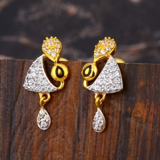 Glimmering 22 Karat Gold And Diamond Floral Stud Earrings