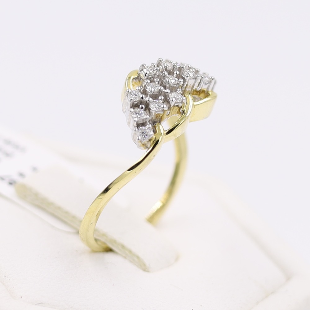 14 kt gleaming yellow gold floral finger ring