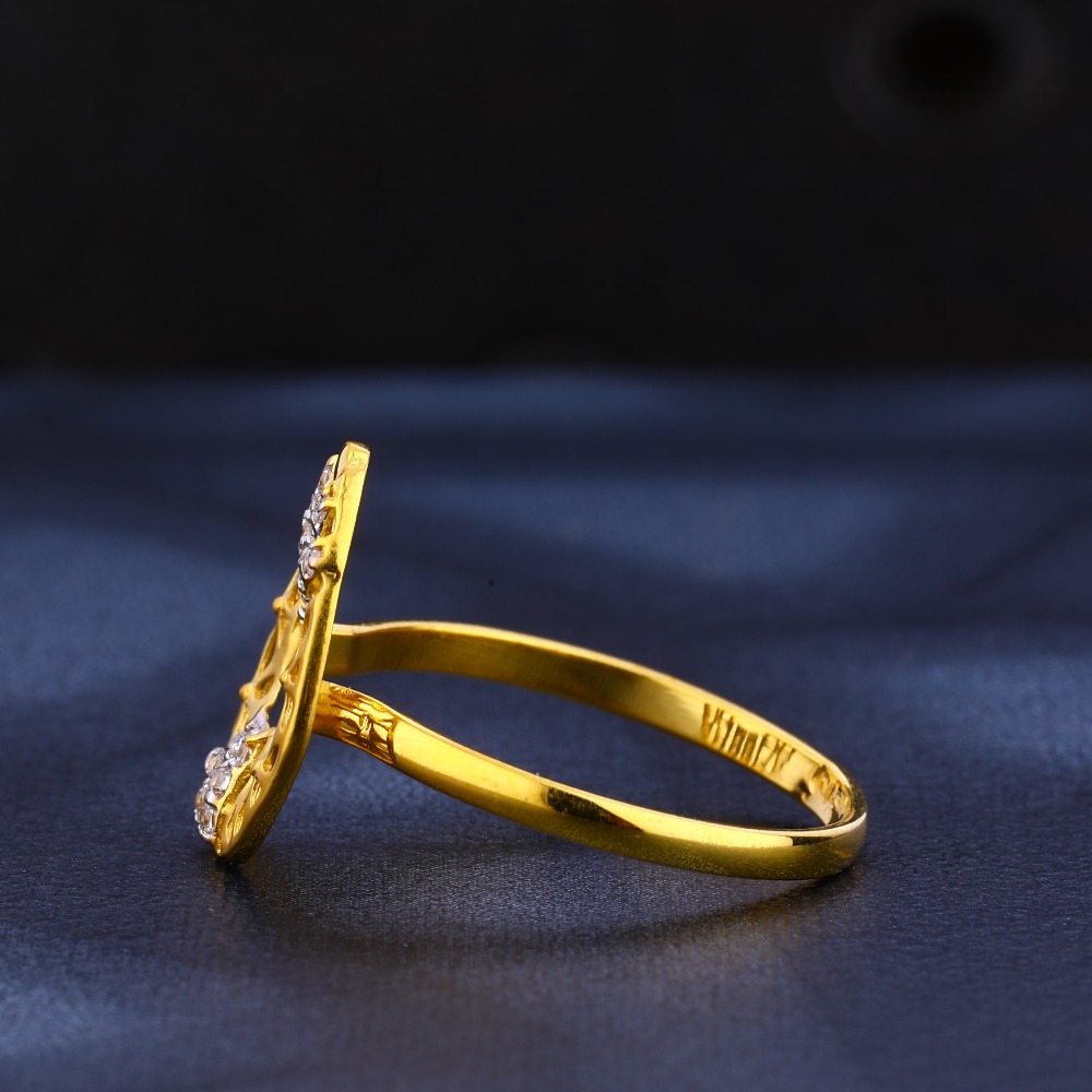 916 Gold Hallmark Ladies Ring LR447