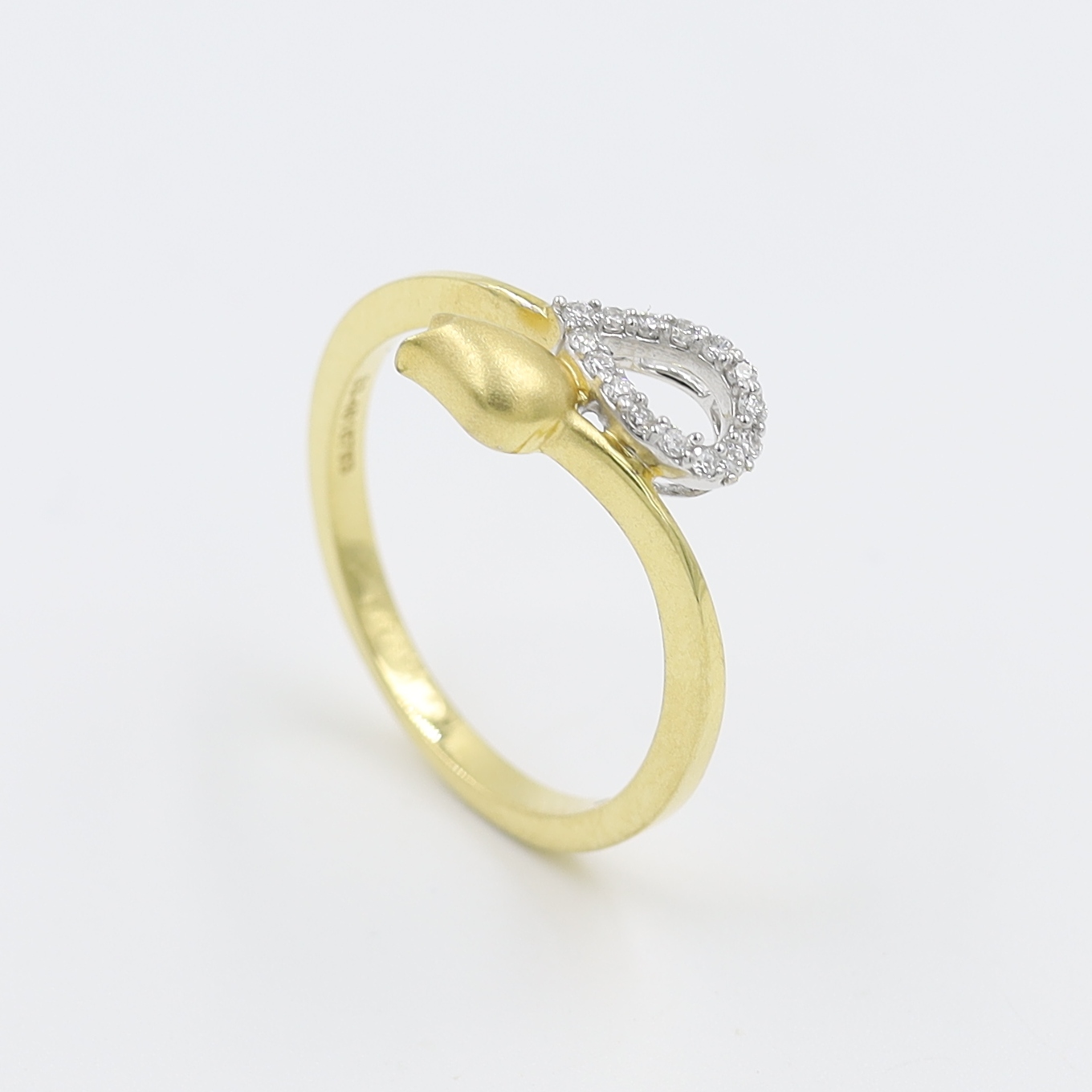 Leaf Inspired 14Kt Gold And Diamond Finger Ring
